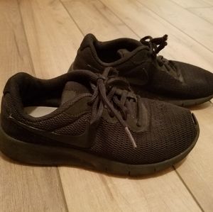 Nike Tanjun Black Kids Sneakers #818382 Size 3Y